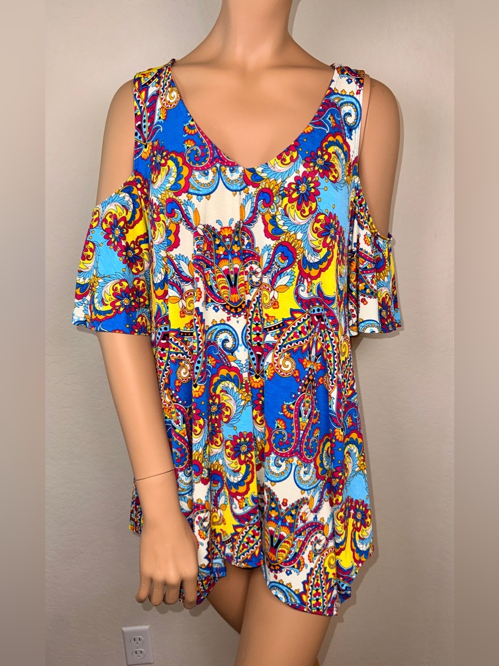 Boutique Paisley Cold Shoulder Tunic Top Women’s L Boho Floral Blue Yellow Flowy
